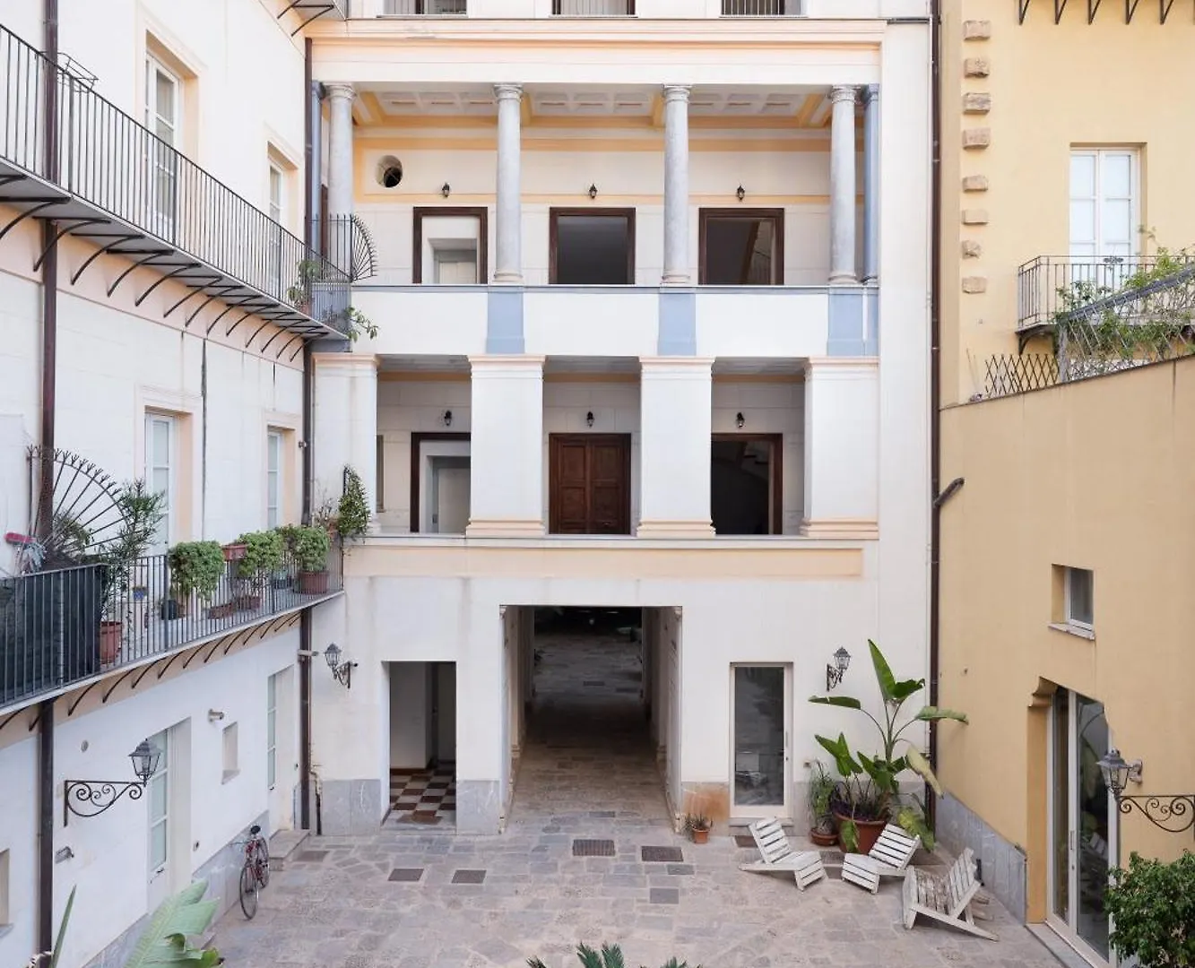 Piano Alloro Palermo Guest house